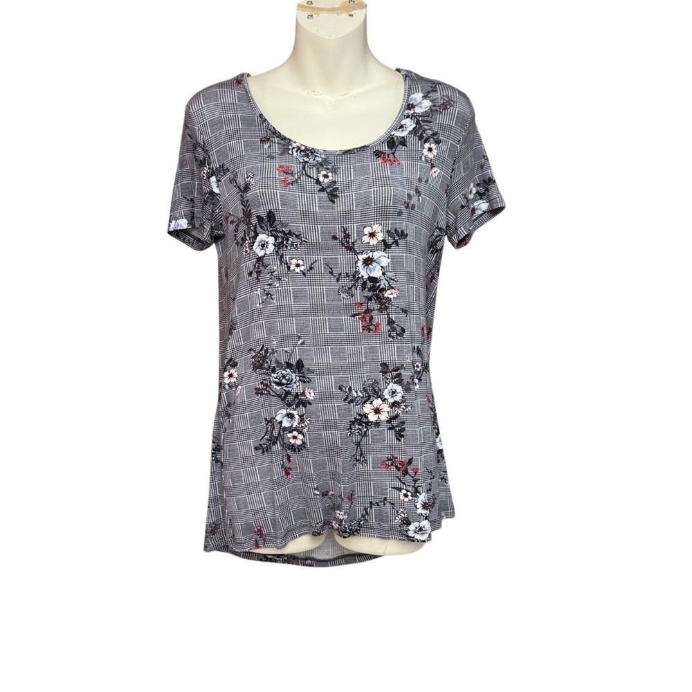 Daytrip size small NWT Floral Checkered scoop neck Women's Top